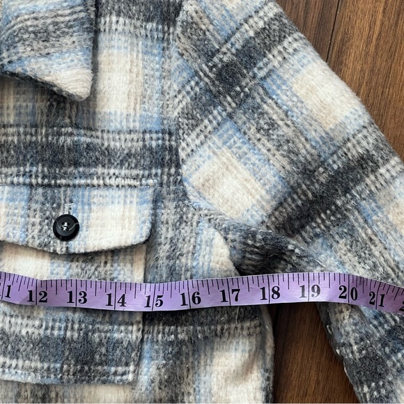 ONLY Plaid Cropped Jacket – Size S – Cozy Shacket Style - Picture 6 of 11